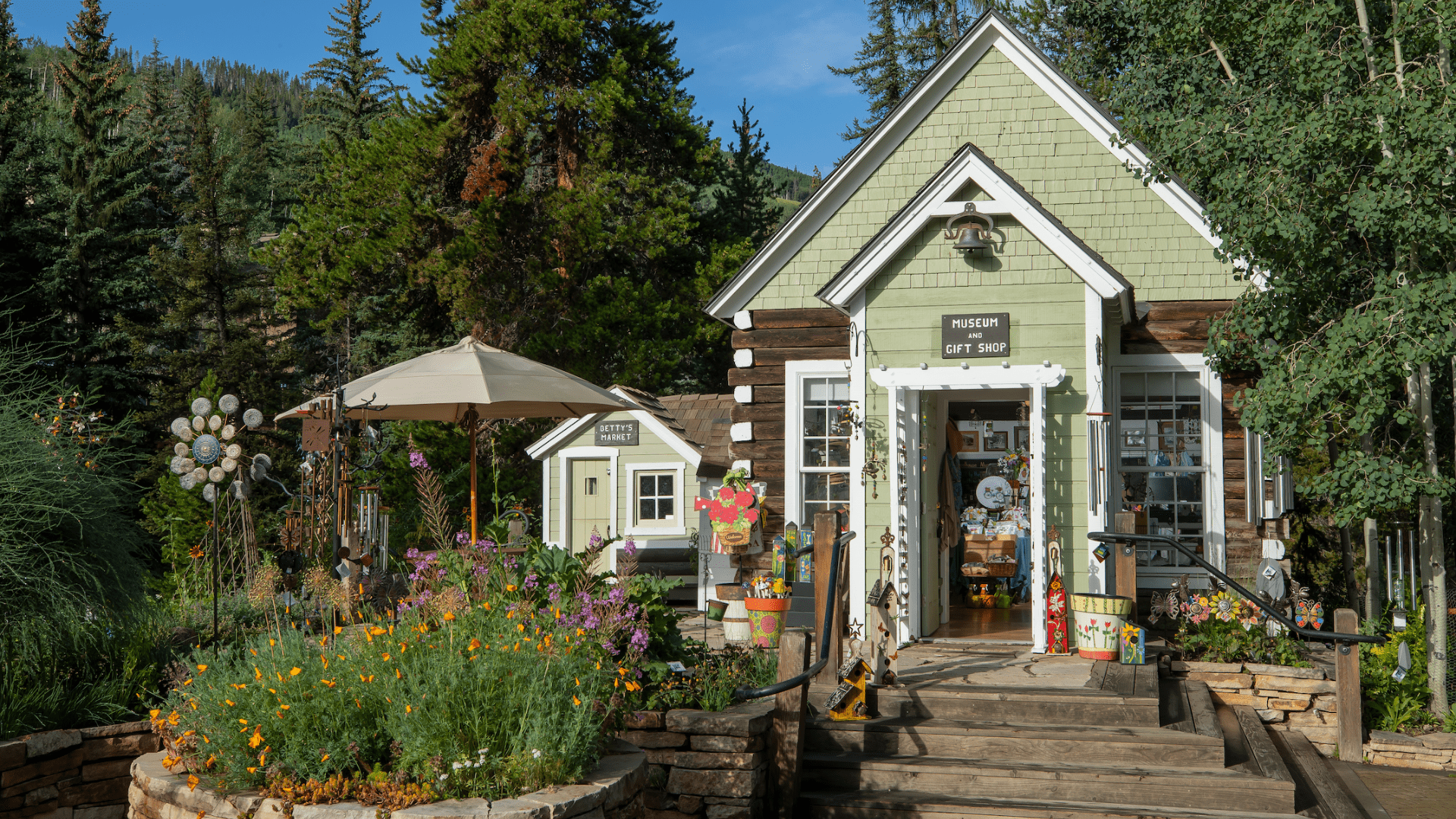 Gift shop in the heart of Ford Park, museum, artisan gifts, garden art